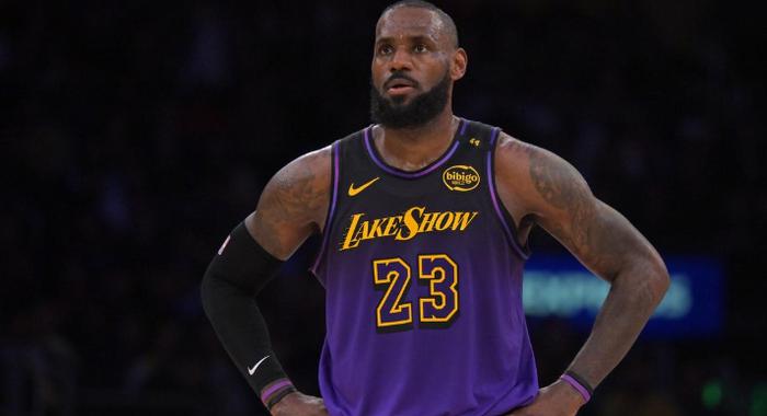 退役后立雕像有多难？现役NBA仅4人够格，詹姆斯有望两座