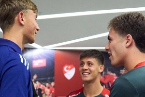 开云体育-中国官网登录入口-明天是对手！赫伊森赛前与居勒尔、伊尔迪兹见面寒暄