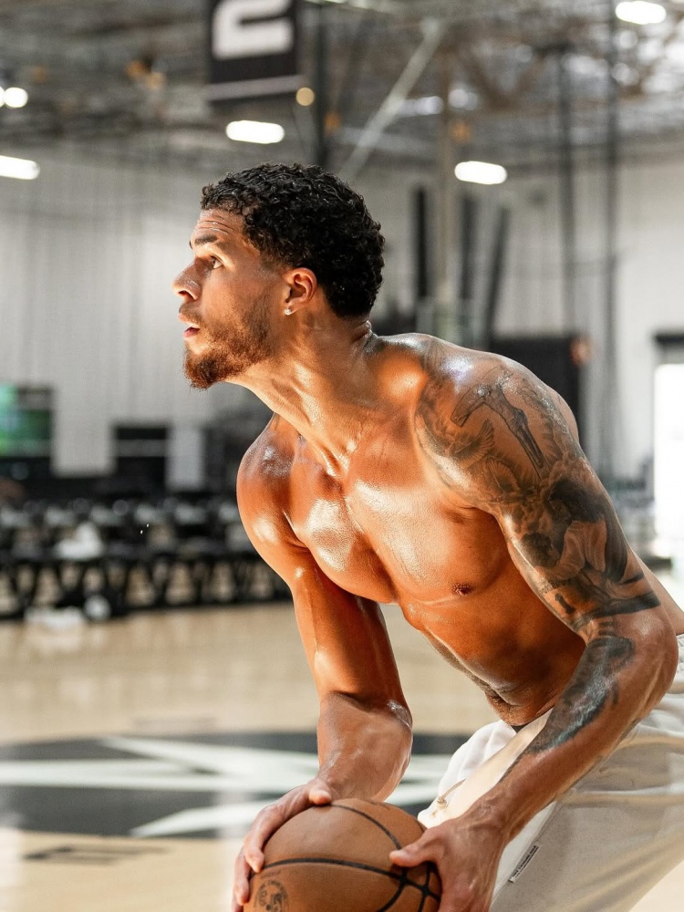 开云Kaiyun官网入口-不只是两性专家！小波特在社媒晒训练照 大秀肌肉